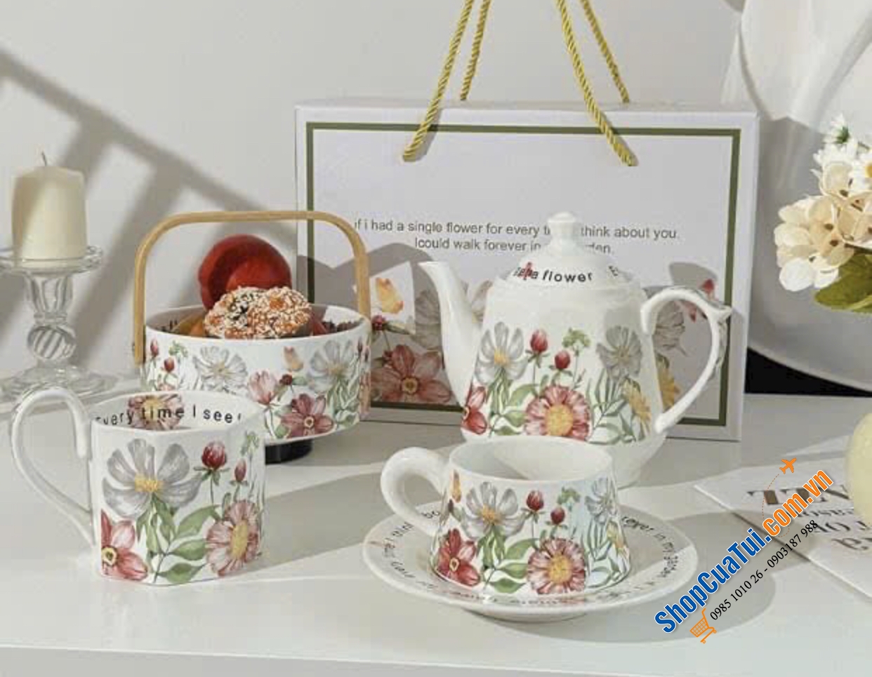 Giỏ sứ có tay cầm để bánh,trái cây hoa mùa xuân.