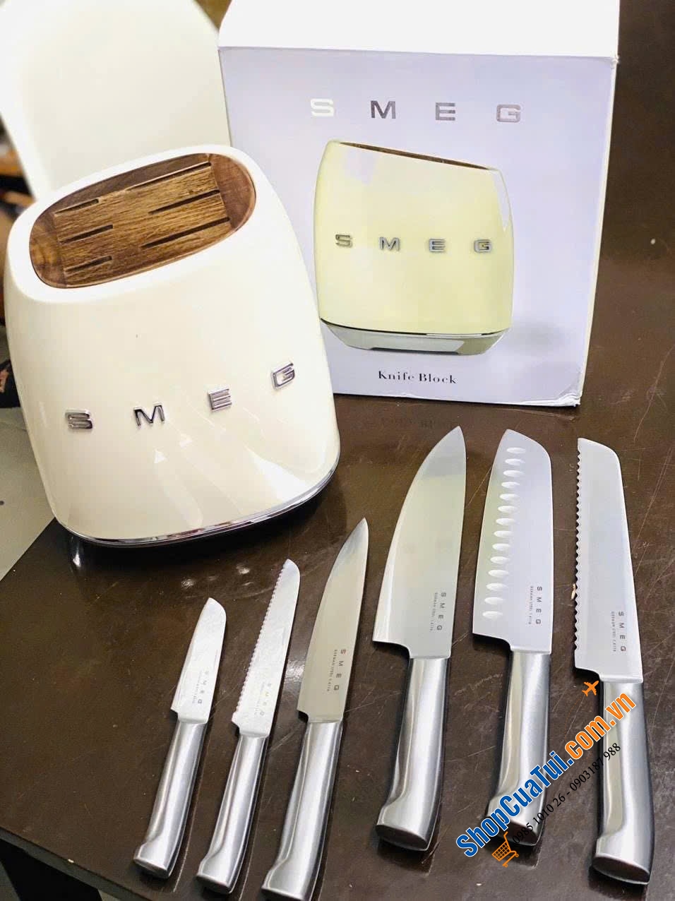 Bộ Dao Smeg - Sự Kết Hợp Hoàn Hảo Giữa Chất Lượng ĐỨC và Phong Cách ITALY!