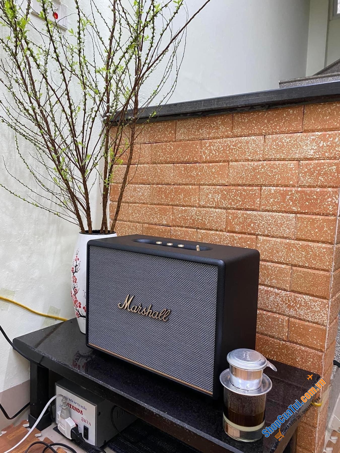 Loa Marshall Woburn 3 Màu Đen hoặc Kem phong cách vintage, dễ dàng hòa hợp với nhiều cách bài trí nội thất (Có bán thêm chân, mic)