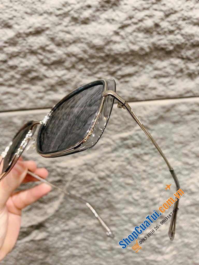 Kính  Mecerdes - Benz - hàng cực hiếm.