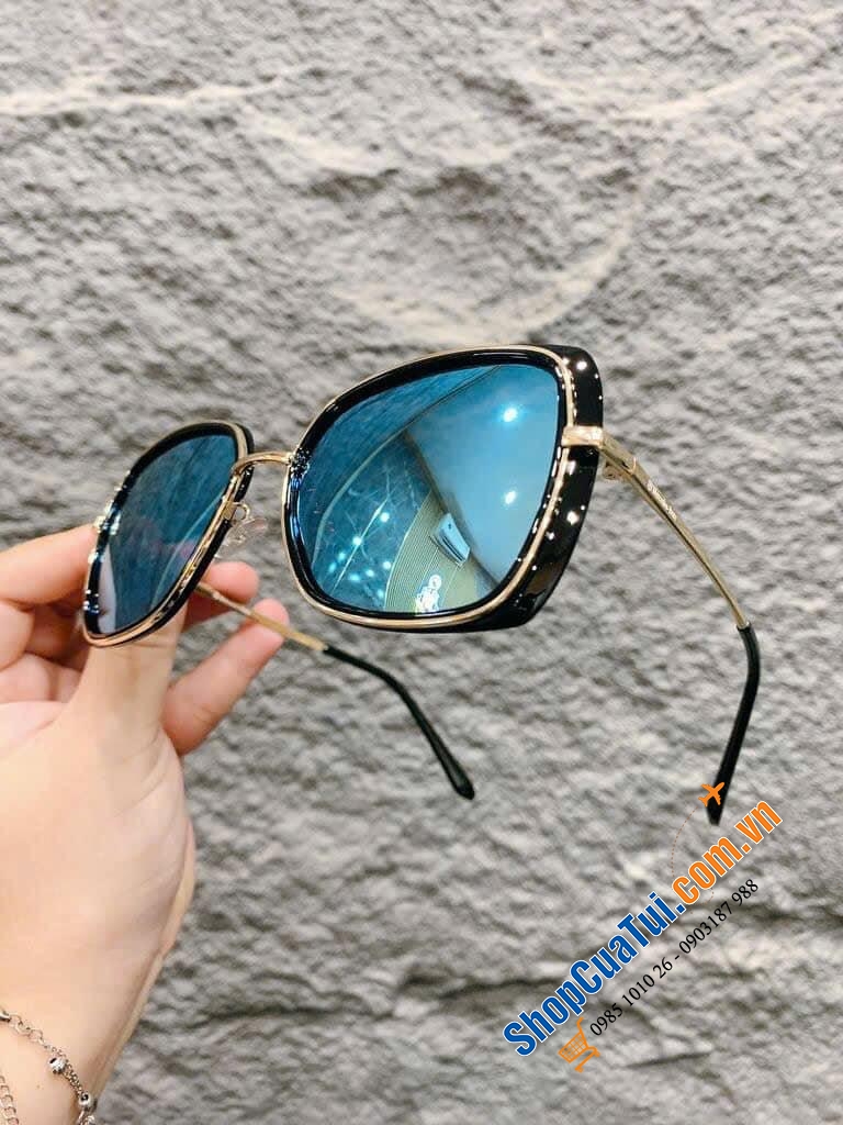 Kính  Mecerdes - Benz - hàng cực hiếm.