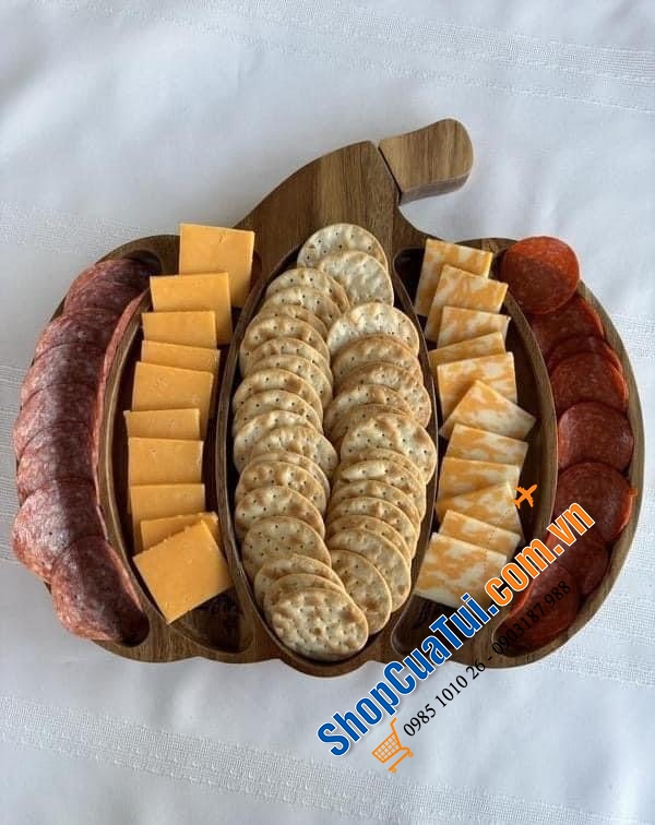 Thớt cắt kiêm khay phục vụ bí ngô The Pioneer Woman.