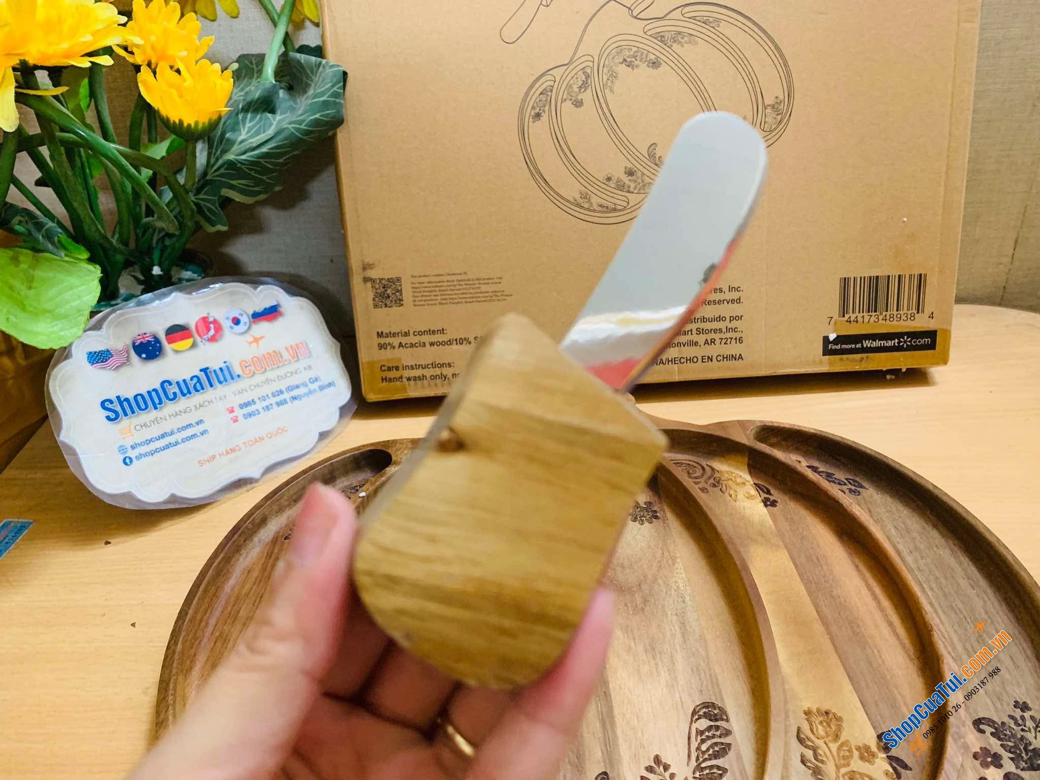 Thớt cắt kiêm khay phục vụ bí ngô The Pioneer Woman.