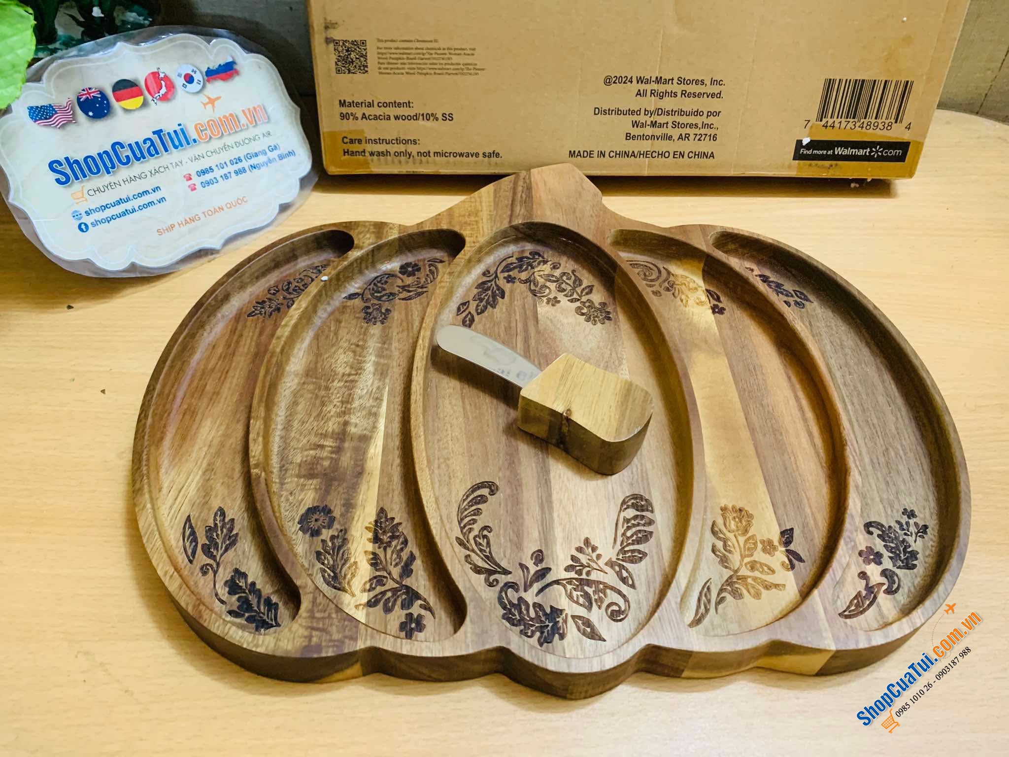 Thớt cắt kiêm khay phục vụ bí ngô The Pioneer Woman.