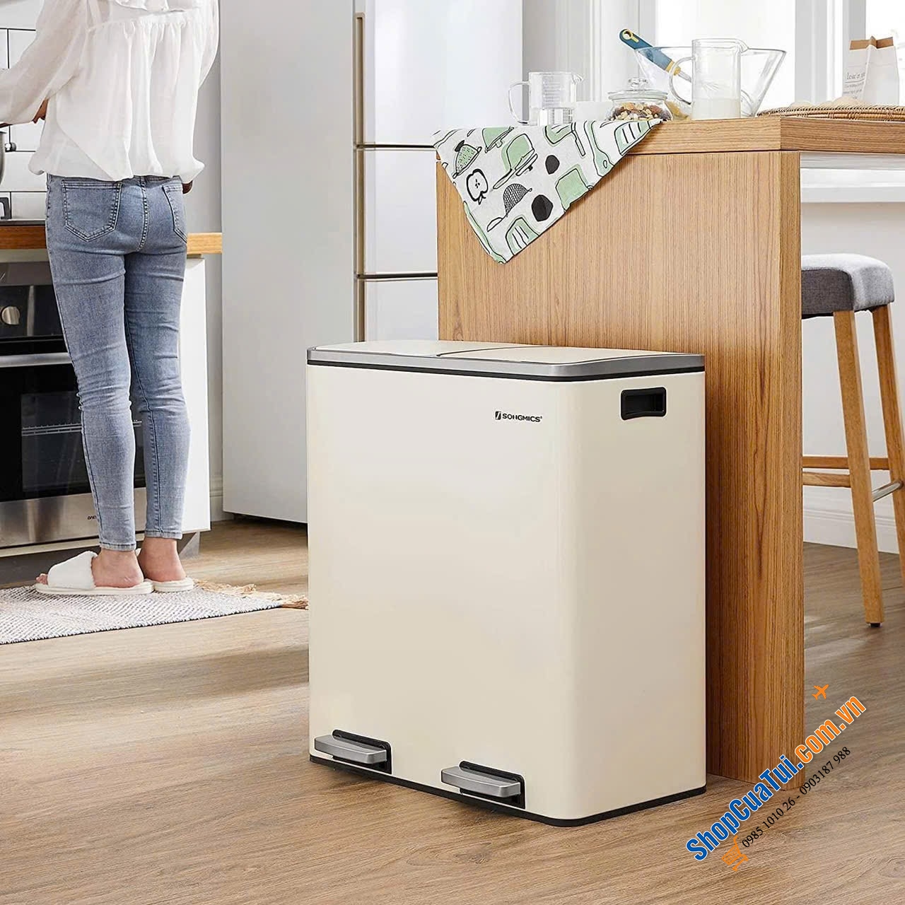 Thùng rác nhà bếp Songmics LTB060A01 màu Almond dung tích 60L siêu xịn và sang