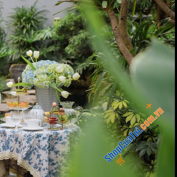 Bình nước IVV Maitre 1.1L đẹp mắt và trang nhã khi bày biện trên bàn lễ hội