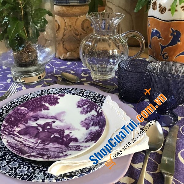 Bình nước IVV Maitre 1.1L đẹp mắt và trang nhã khi bày biện trên bàn lễ hội