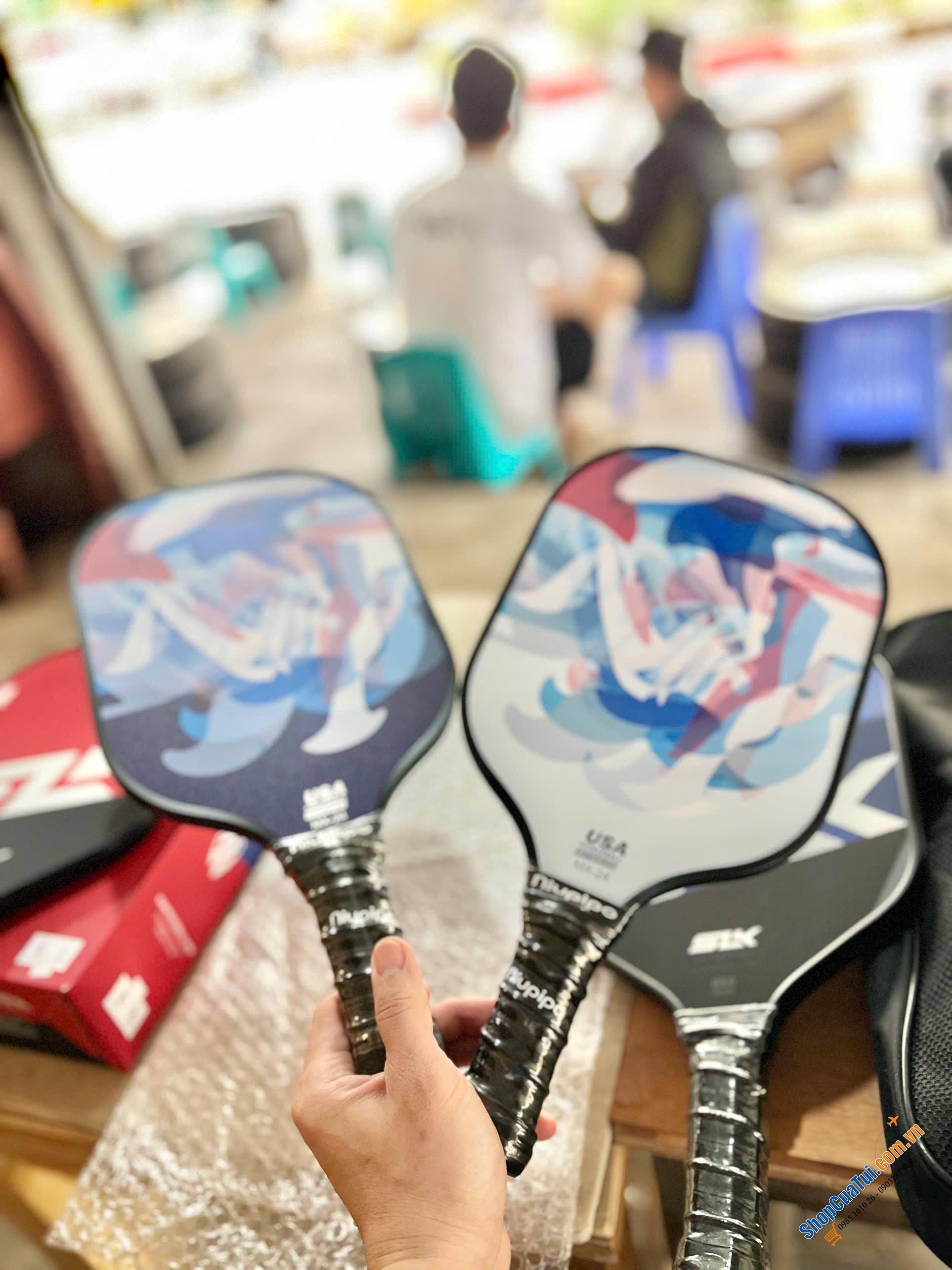 SÉT 2 VỢT PICKLEBALL NIUPIPO thương hiệu Mỹ gồm 2 vợt nhẹ 235g, 1 túi đựng và 4 bóng