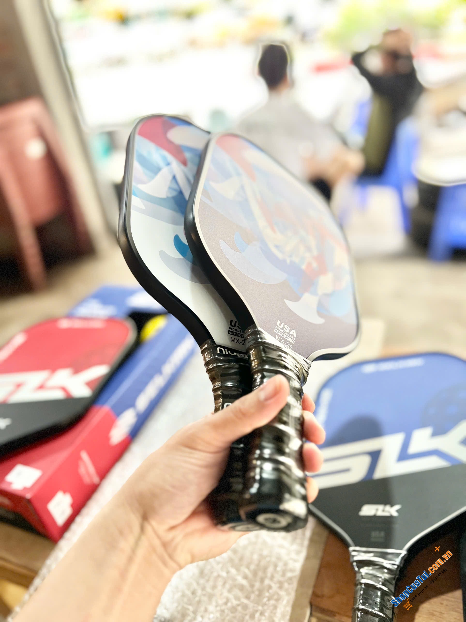 SÉT 2 VỢT PICKLEBALL NIUPIPO thương hiệu Mỹ gồm 2 vợt nhẹ 235g, 1 túi đựng và 4 bóng