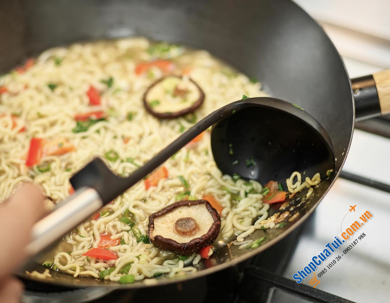 Bộ 3 dụng cụ nấu ăn silicone Joseph Joseph Elevate Fusion Steel - chịu nhiệt, tay cầm bằng thép không gỉ kiểu dáng đẹp và giá đỡ dụng cụ tích hợp