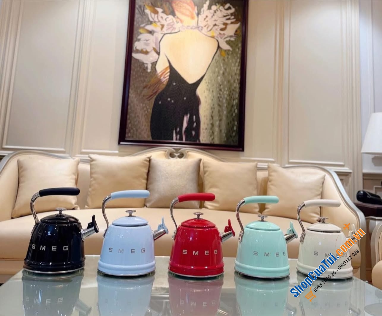 Ấm đun bếp từ Smeg 2,3L có còi.