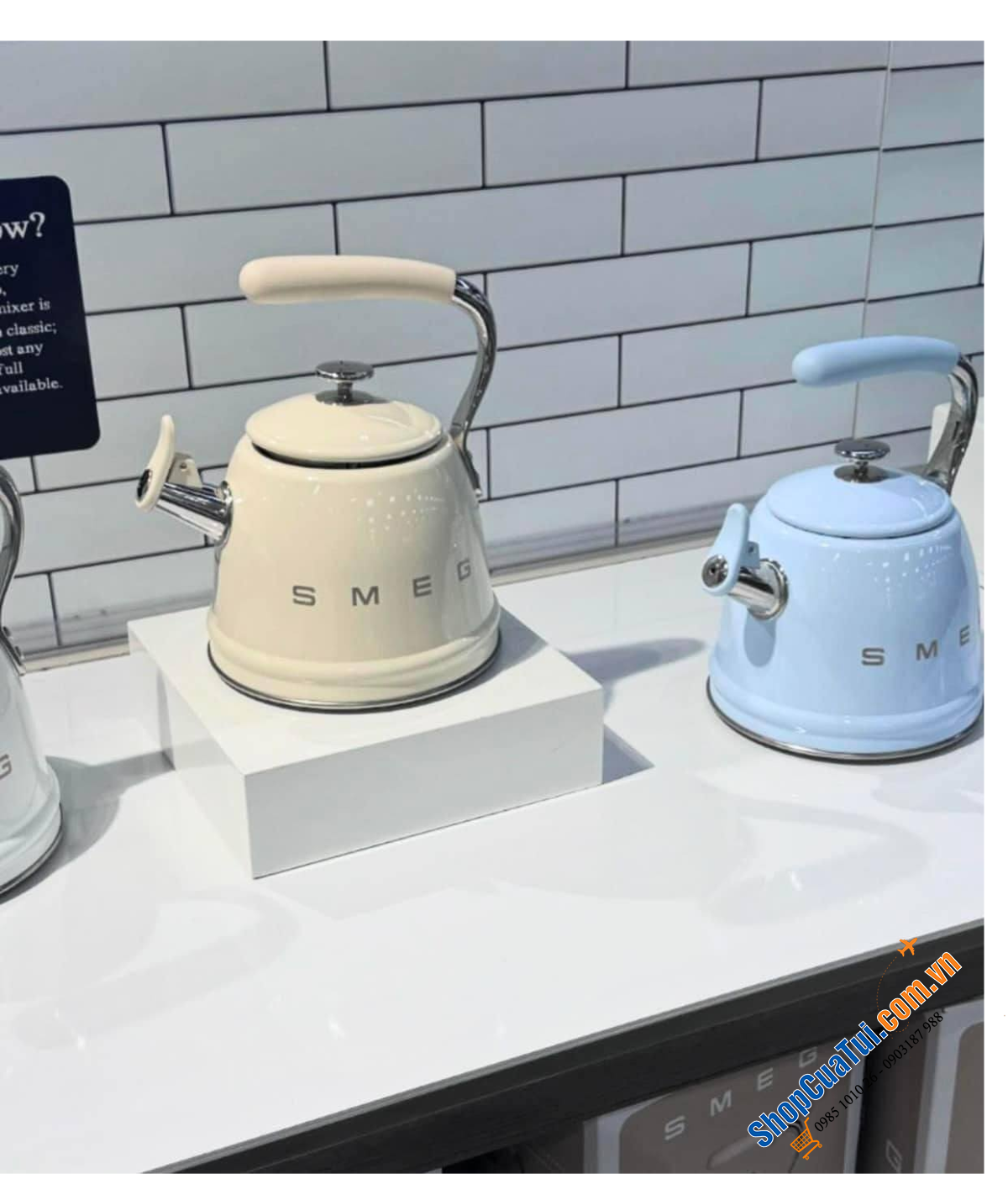 Ấm đun bếp từ Smeg 2,3L có còi.
