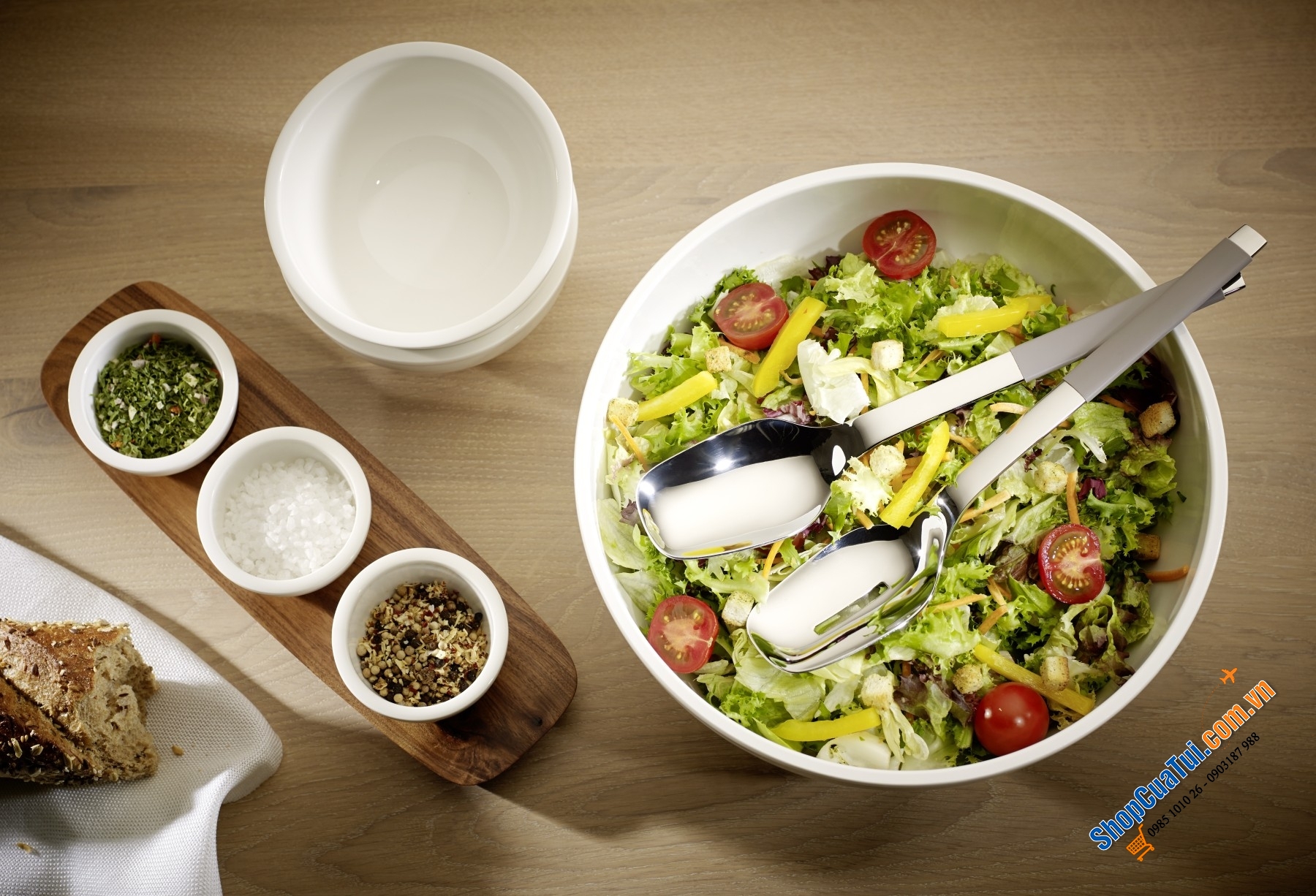 SET Đựng nước chấm, đồ ăn nhẹ kèm Artesano Original từ Villeroy & Boch gồm 3 bát sứ và 1 khay gỗ - Sét 3 bát nước chấm Villeroy & Boch kèm khay gỗ