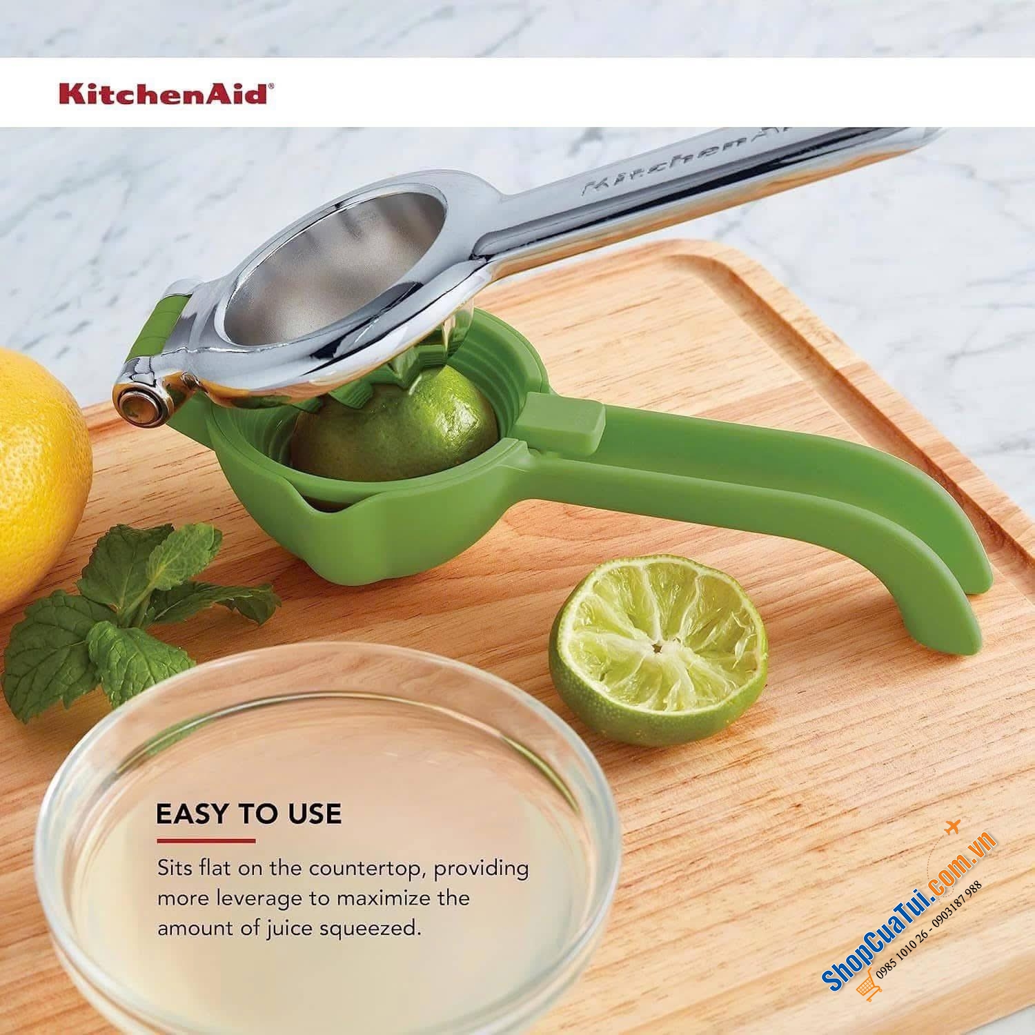 Dụng cụ vắt chanh Kitchenaid màu vàng.