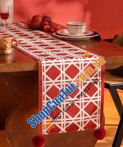 Khăn trải bàn Morocco mang sắc đỏ rộn ràng tô điểm cho bàn ăn, bàn trà ngày Tết size 35x180cm.