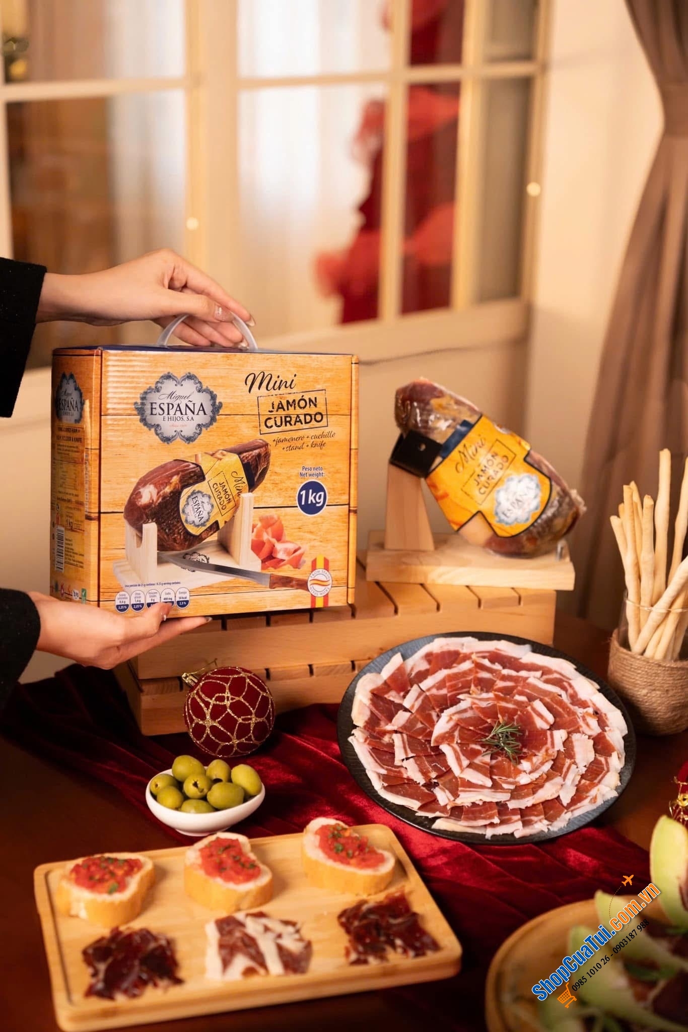 Set Quà tết 3A: Set Quà 3 món với Đùi heo muối Mini Jamón Curado 1kg - tặng kèm dao và giá đỡ