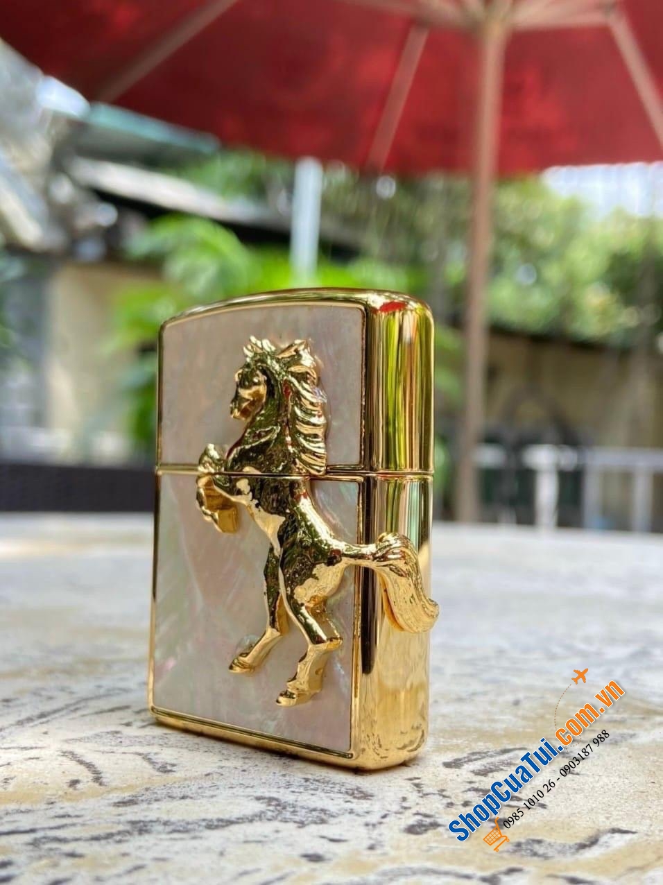 Bật lửa Zippo ngựa vàng mã đáo thành công - chú ngựa mạ vàng khắc nổi đầy tinh xảo nổi bật