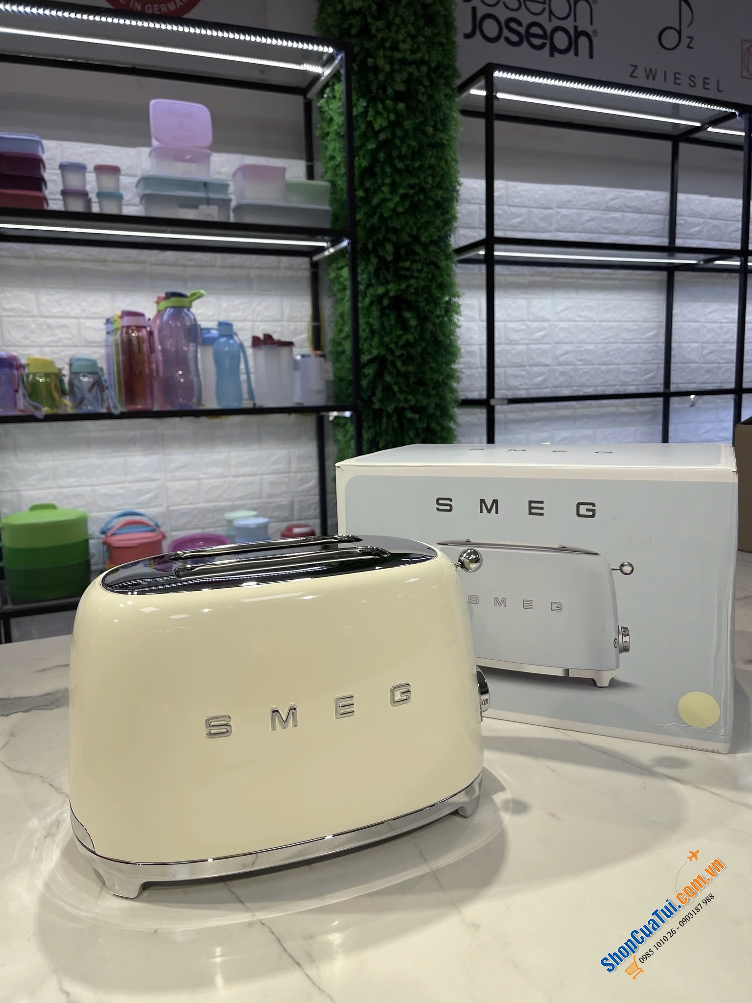 MÁY NƯỚNG BÁNH MỲ SMEG TSF01CREU MÀU KEM.