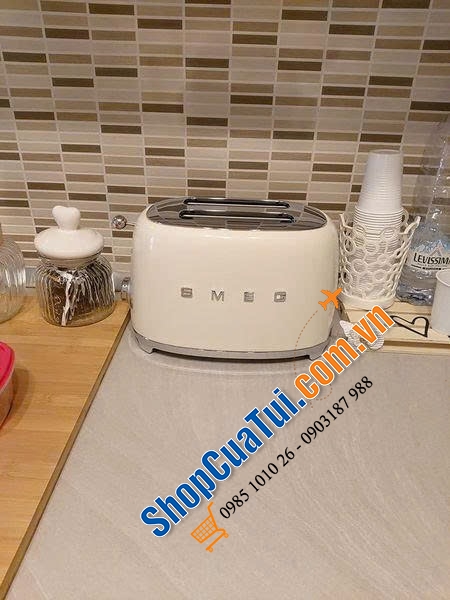 MÁY NƯỚNG BÁNH MỲ SMEG TSF01CREU MÀU KEM.