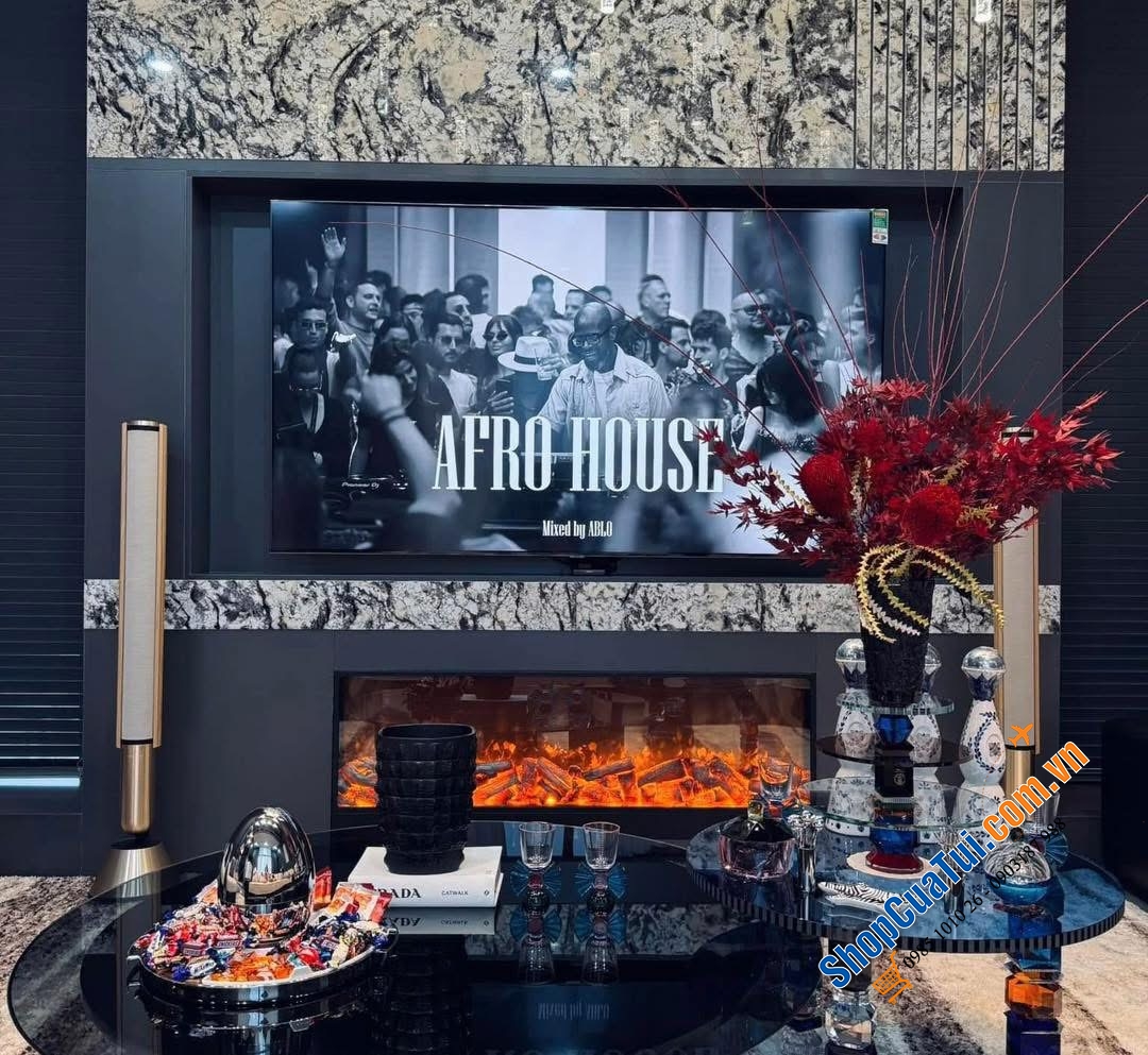 Bàn Reflections Copenhagen Detroit Table - chiếc bàn pha lê mặt màu xanh chân nhiều màu sắc - phong cách chiết trung kết hợp với sự quyến rũ lập dị