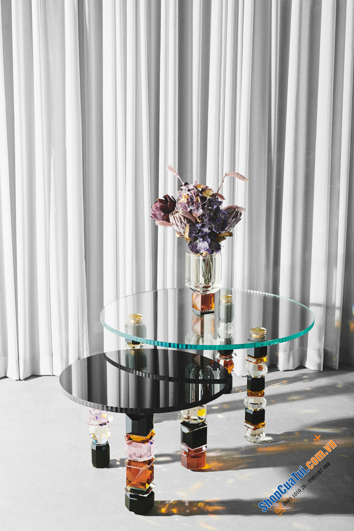 Bàn Reflections Copenhagen Orlando Table - Chiếc bàn pha lê Mặt đen, Chân nhiều màu - khiến bất kỳ không gian nào cũng trở nên quyến rũ