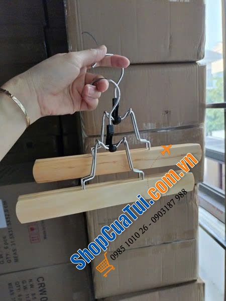 Set 12 mắc áo Songmics kẹp gỗ.