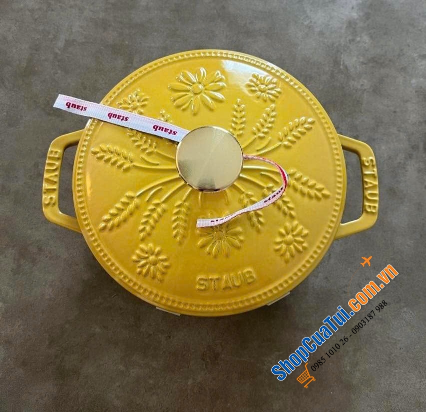 Nồi Staub Wanabe size 16cm với nắp điểm xuyết hình lúa mì phiên bản limited màu vàng hoặc màu xám