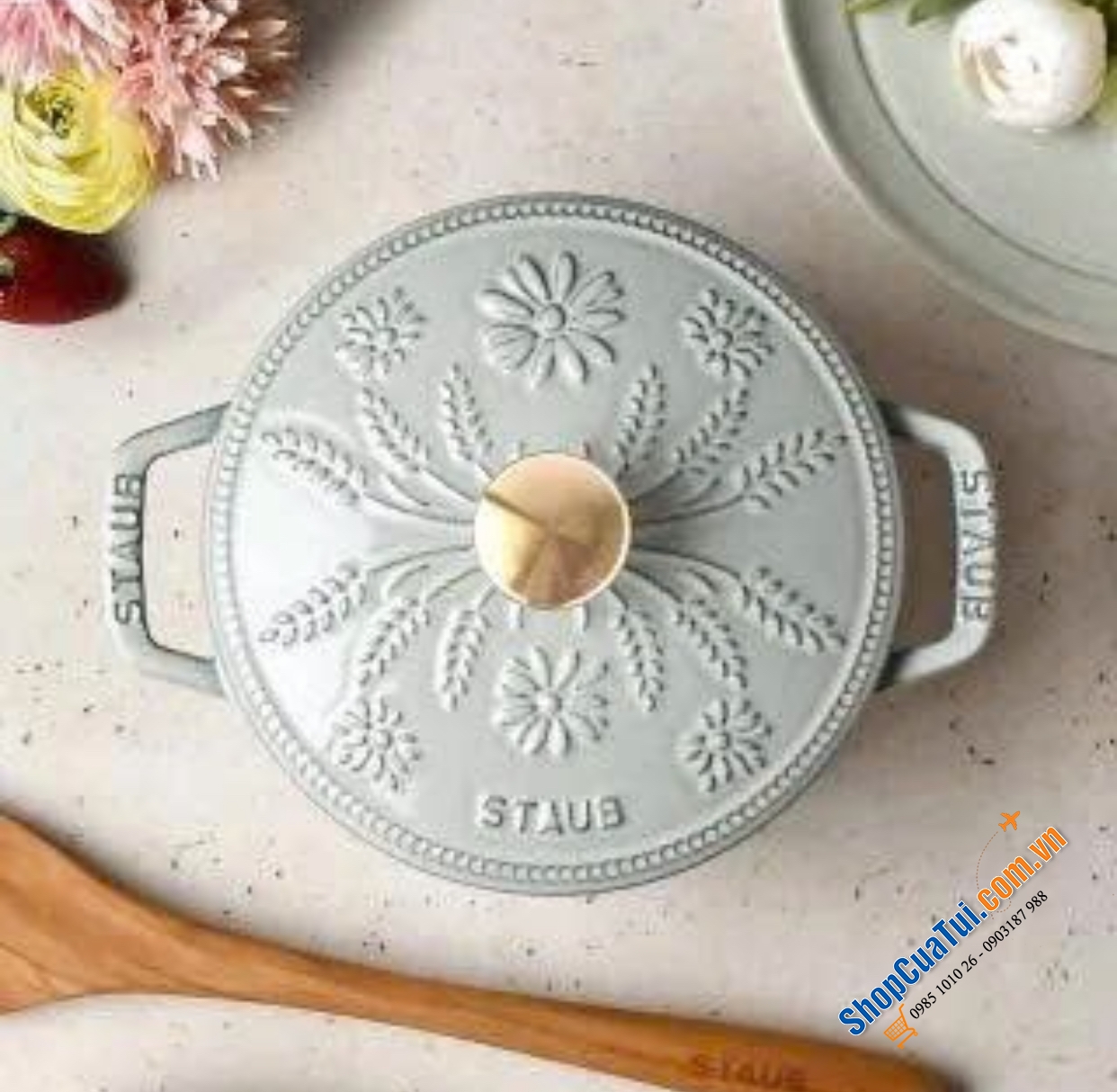 Nồi Staub Wanabe size 16cm với nắp điểm xuyết hình lúa mì phiên bản limited màu vàng hoặc màu xám