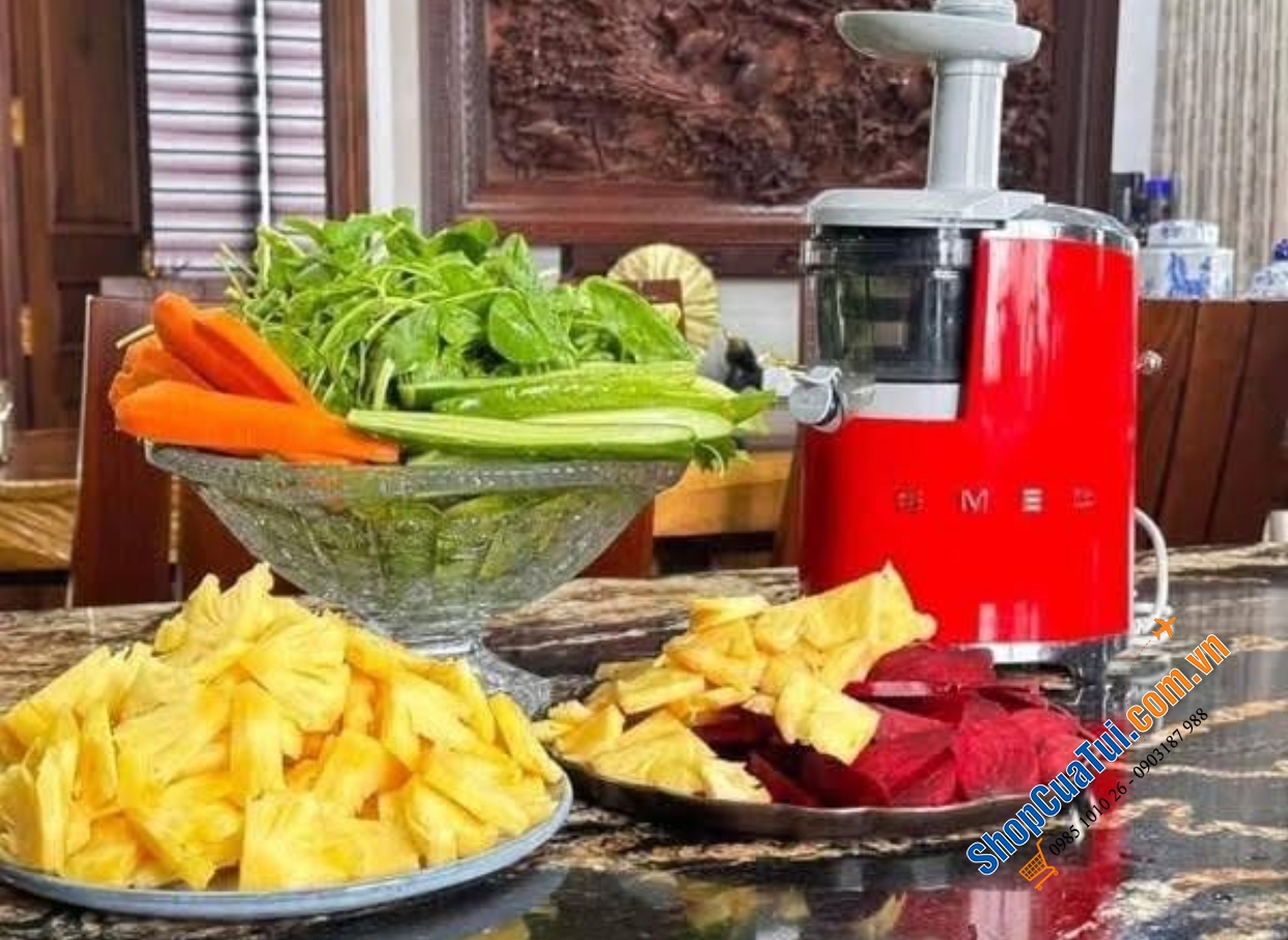 Ép chậm SMEG SJF01RDEU màu đỏ siêu đẹp.