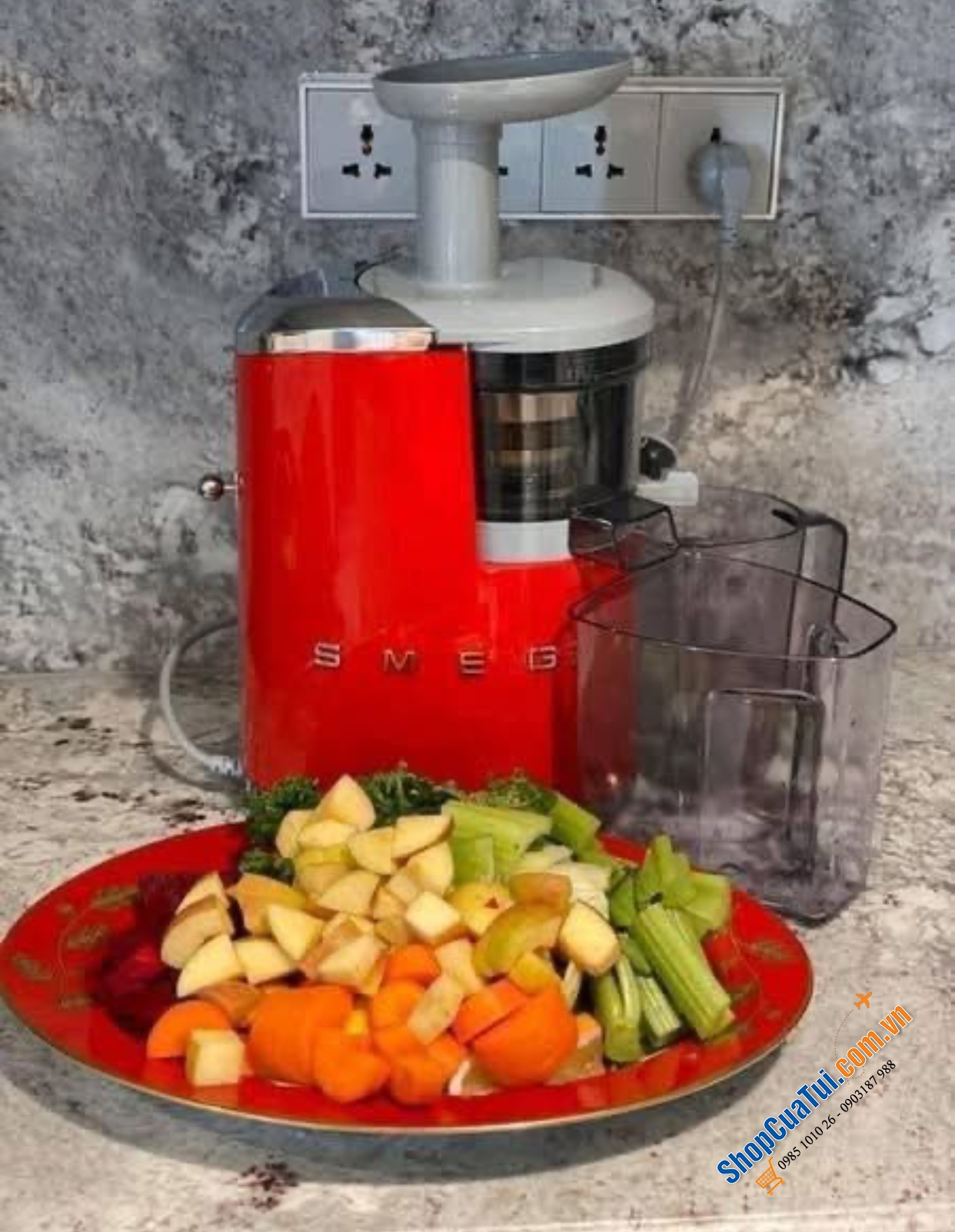 Ép chậm SMEG SJF01RDEU màu đỏ siêu đẹp.