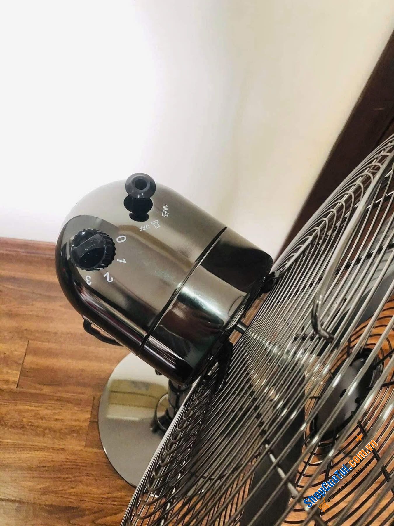 Quạt cây màu bạc đen Steba VTS6.