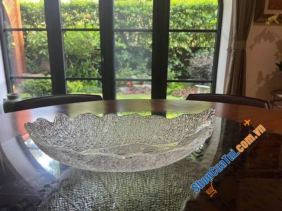Đĩa lá IVV Madagascar 33 x 22cm màu TRẮNG