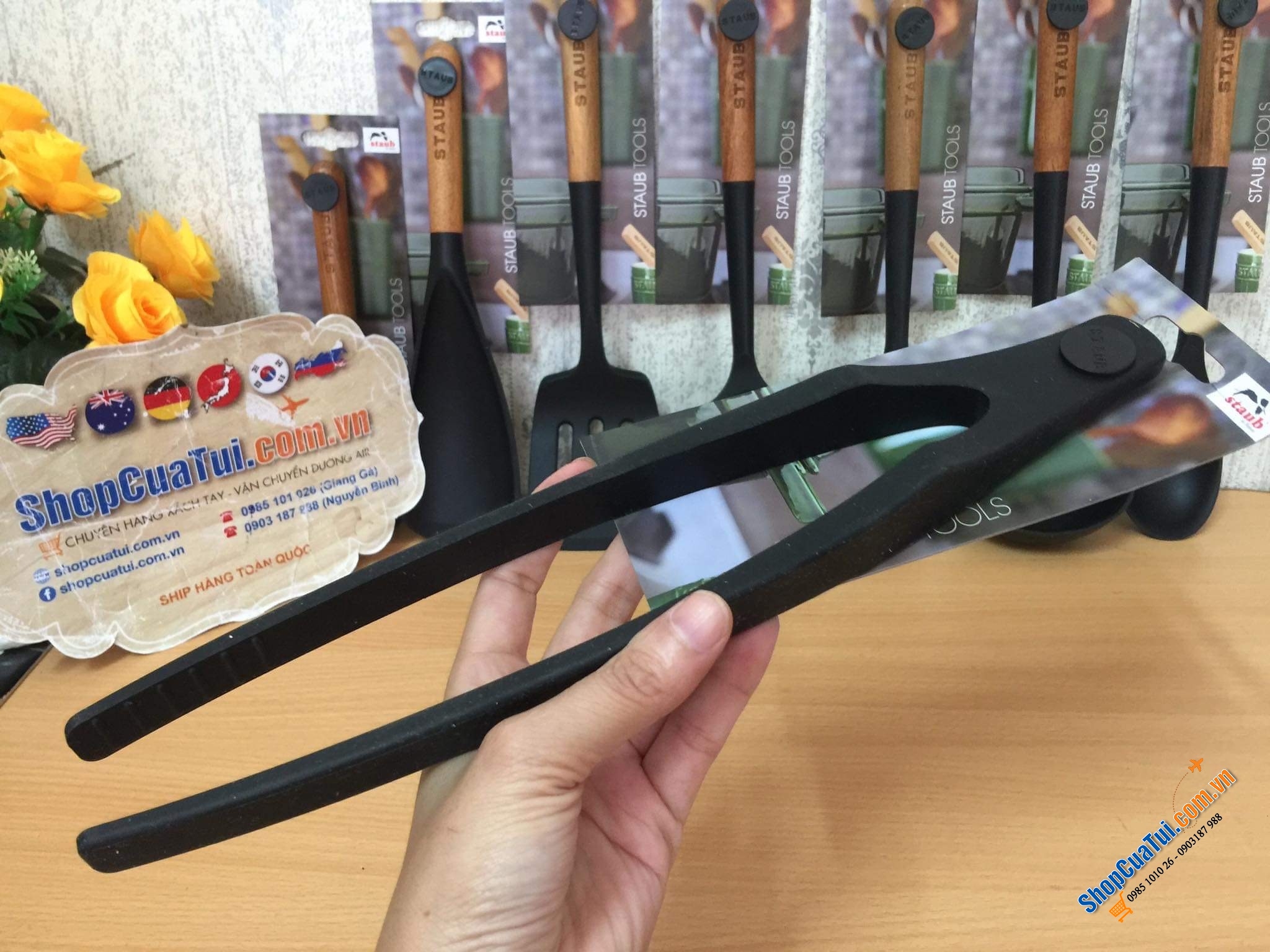 Kẹp gắp thực phẩm Staub Tools - dụng cụ nấu ăn được yêu thích bởi các đầu bếp chuyên nghiệp và gia đình