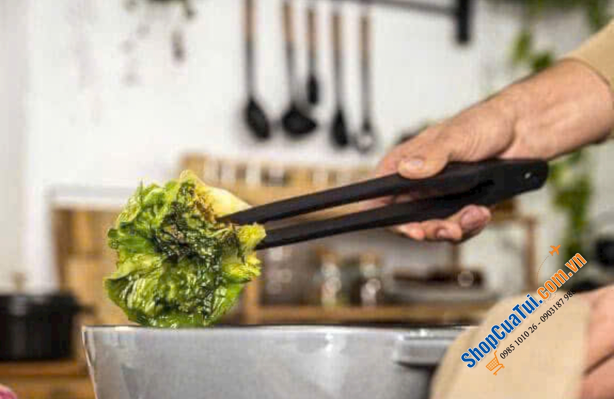 Kẹp gắp thực phẩm Staub Tools - dụng cụ nấu ăn được yêu thích bởi các đầu bếp chuyên nghiệp và gia đình